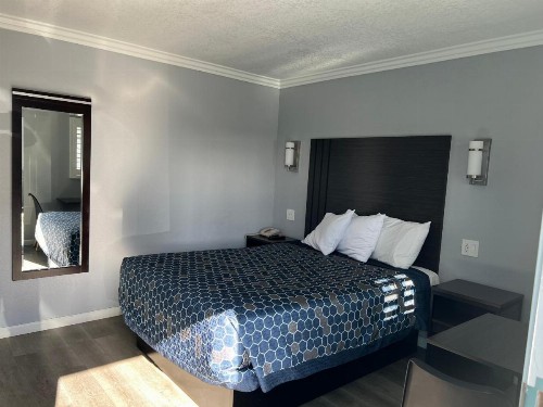 Sea Garden Motel - image 17