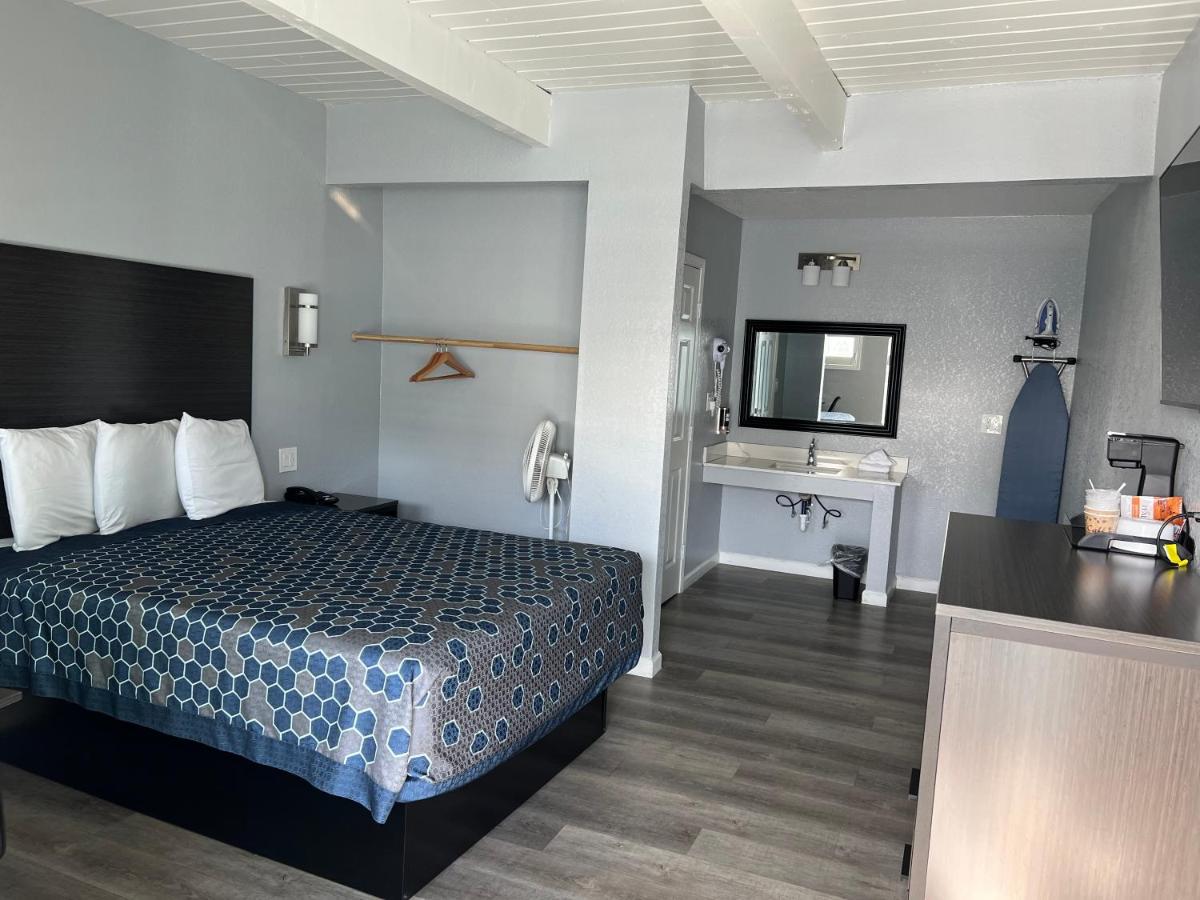 Sea Garden Motel - image 2
