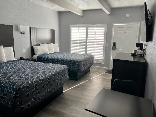 Sea Garden Motel - image 22