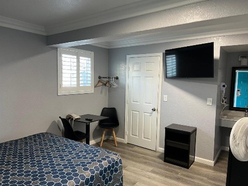 Sea Garden Motel - image 25