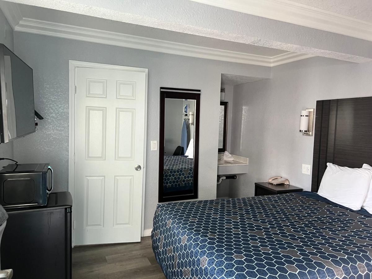 Sea Garden Motel - image 3