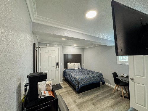 Sea Garden Motel - image 32