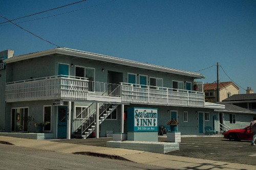 Sea Garden Motel - image 33