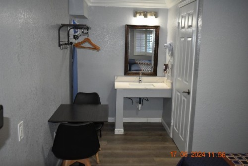 Sea Garden Motel - image 4