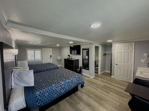 Sea Garden Motel - image 40