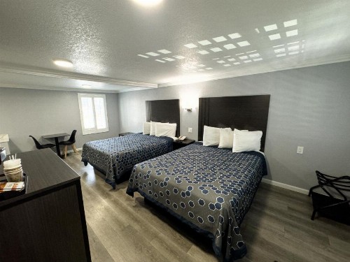 Sea Garden Motel - image 41