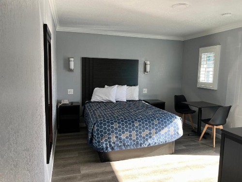Sea Garden Motel - image 9
