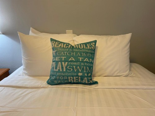 The Palomar Inn - image 14