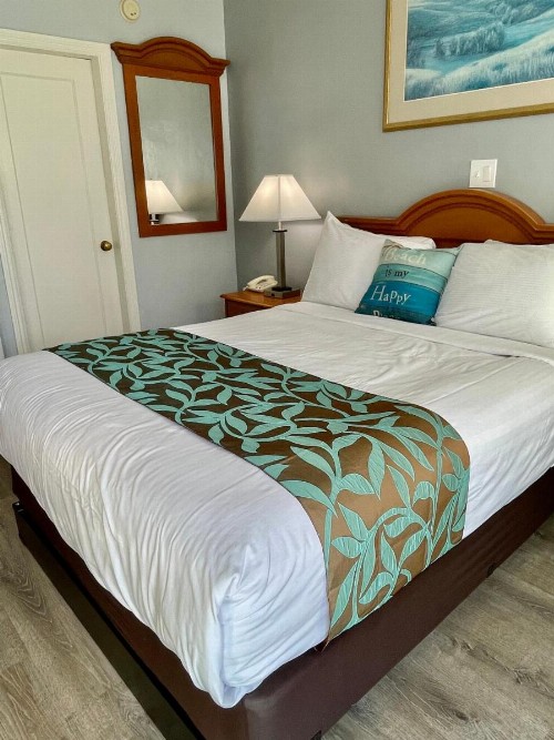 The Palomar Inn - image 2
