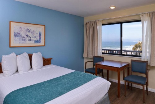 Edgewater Inn and Suites - image 22