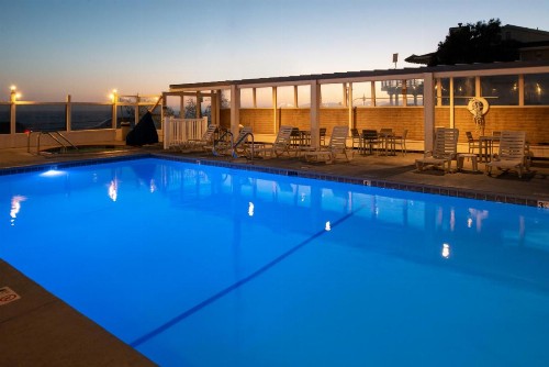 Edgewater Inn and Suites - image 37