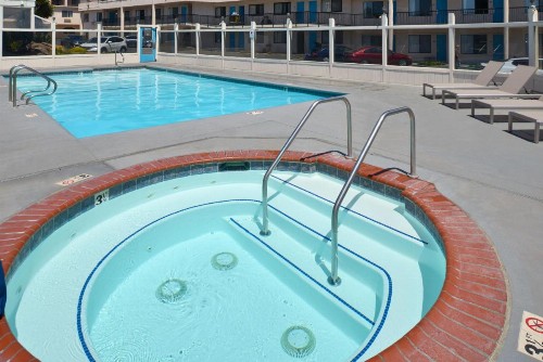 Edgewater Inn and Suites - image 41