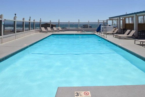 Edgewater Inn and Suites - image 42