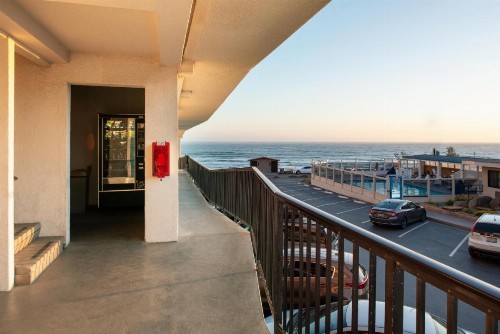 Edgewater Inn and Suites - image 50