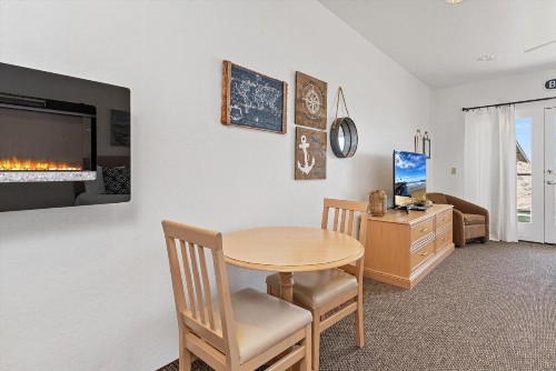 Beach House Inn & Suites - image 22