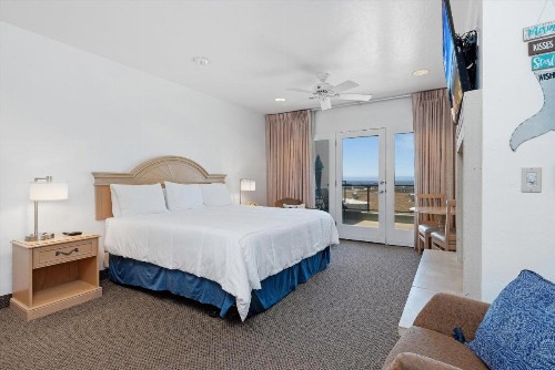 Beach House Inn & Suites - image 25