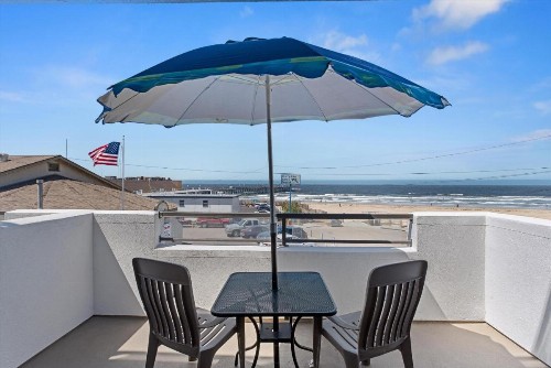 Beach House Inn & Suites - image 3
