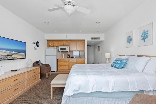 Beach House Inn & Suites - image 40