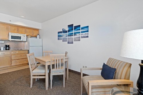 Beach House Inn & Suites - image 46