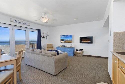 Beach House Inn & Suites - image 48