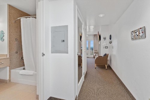 Beach House Inn & Suites - image 6