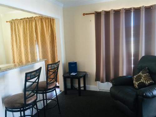 Dolphin Cove Motel - image 12
