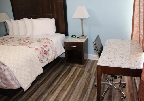 Dolphin Cove Motel - image 2