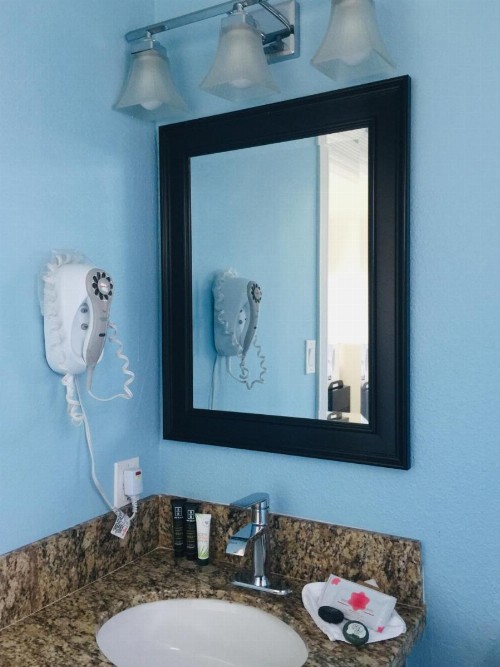 Dolphin Cove Motel - image 30