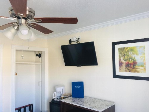 Dolphin Cove Motel - image 32