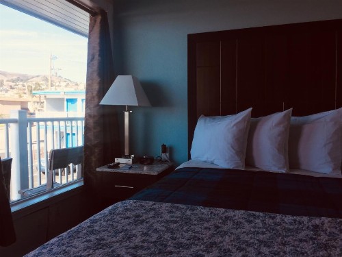 Dolphin Cove Motel - image 33