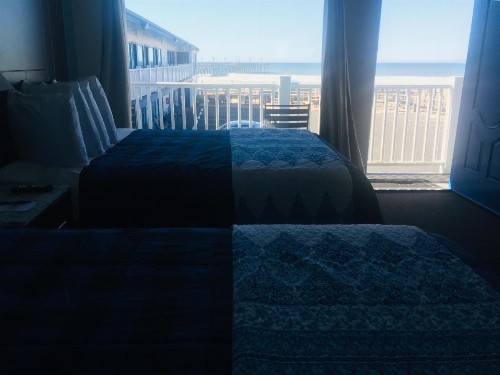 Dolphin Cove Motel - image 40