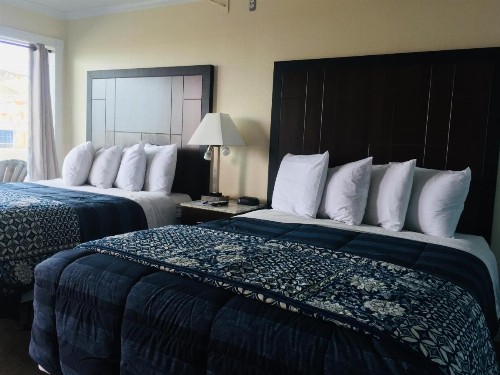 Dolphin Cove Motel - image 49
