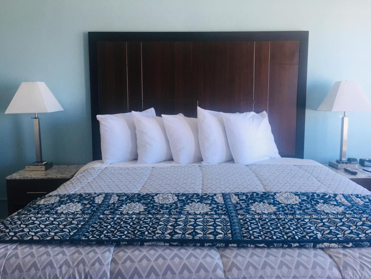 Dolphin Cove Motel - image 6