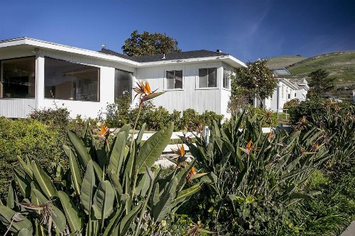 Tides Oceanview Inn and Cottages - image 42