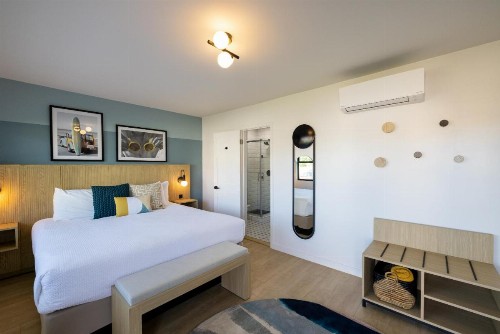Tides Oceanview Inn and Cottages - image 9