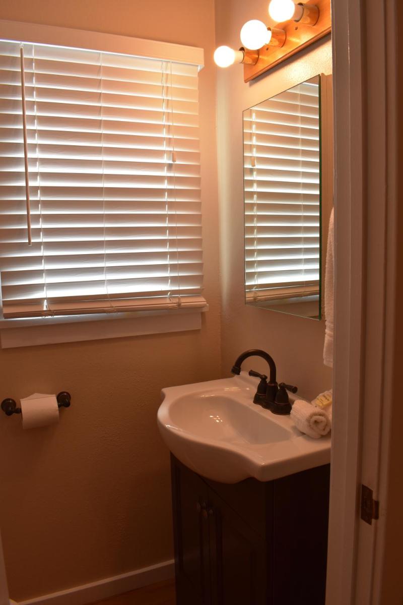 340 Hollister - image 7