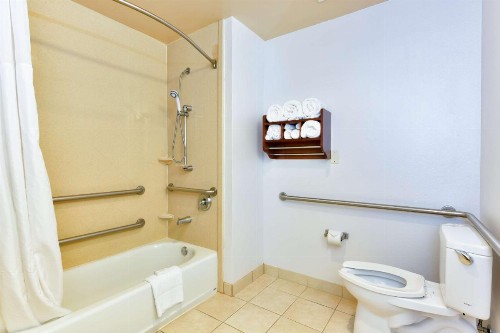 Hampton Inn & Suites Pittsburg - image 12