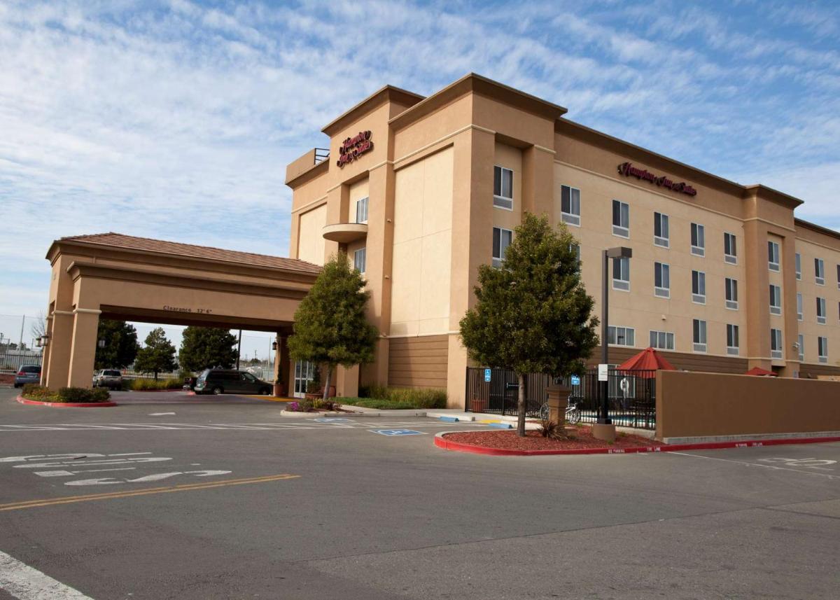 Hampton Inn & Suites Pittsburg - image 2