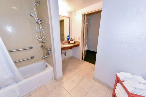 Hampton Inn & Suites Pittsburg - image 25
