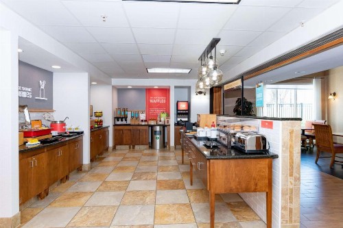 Hampton Inn & Suites Pittsburg - image 46