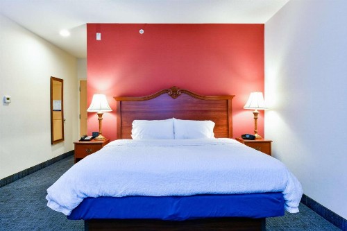 Hampton Inn & Suites Pittsburg - image 7