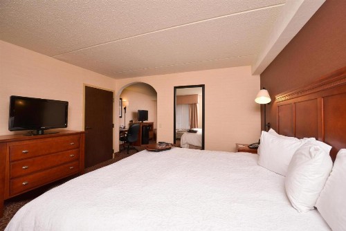 Pittsburgh-McKnight Rd Hotel - image 12