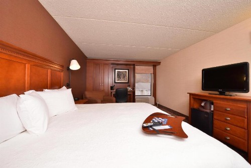 Pittsburgh-McKnight Rd Hotel - image 13