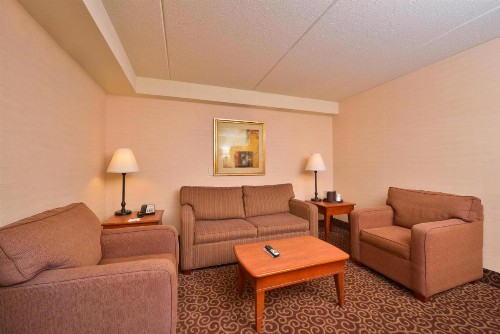 Pittsburgh-McKnight Rd Hotel - image 17