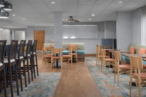 Hampton Inn Pittsburgh Greentree - image 3