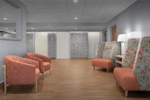 Hampton Inn Pittsburgh Greentree - image 4