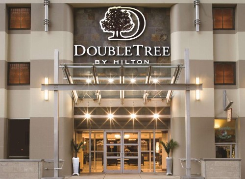 DoubleTree by Hilton Hotel & Suites Pittsburgh Downtown - image 2
