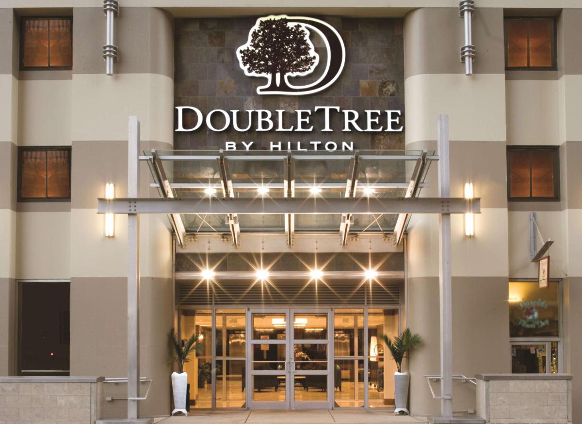 DoubleTree by Hilton Hotel & Suites Pittsburgh Downtown - image 2