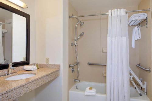 DoubleTree by Hilton Hotel & Suites Pittsburgh Downtown - image 26