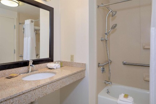 DoubleTree by Hilton Hotel & Suites Pittsburgh Downtown - image 27